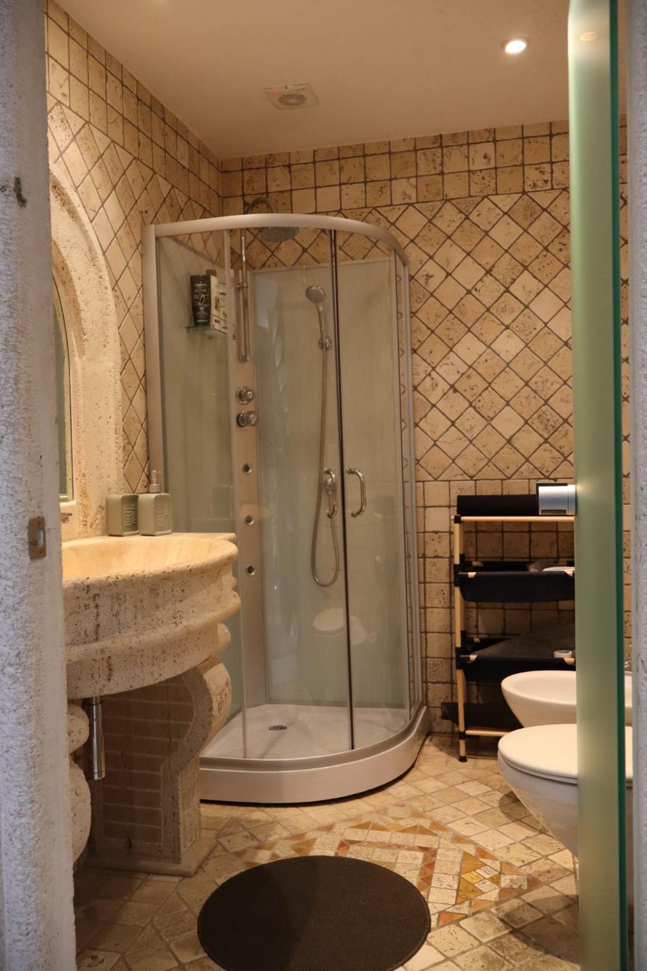 White Loft & Spa ヴィテルボ エクステリア 写真
